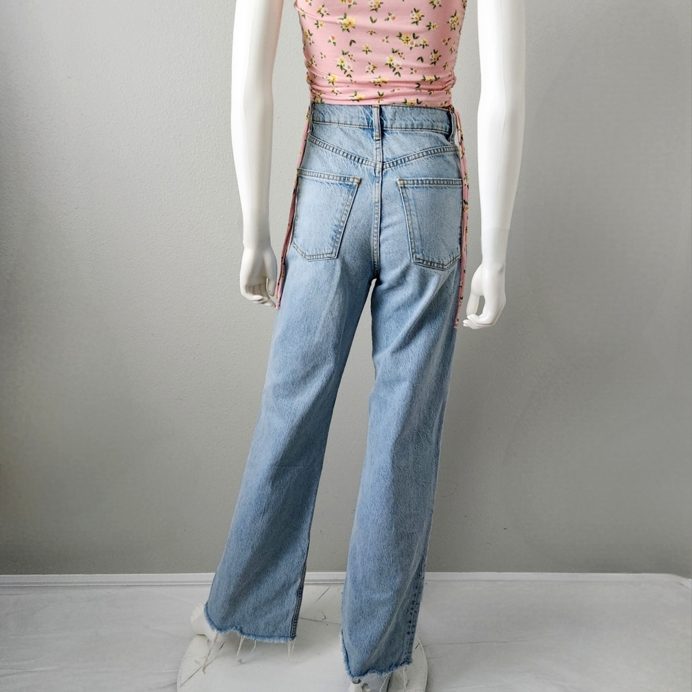 Zara The 90s Full Length High Waisted Jeans With A Loose Leg & Raw Hem, Size 2 - Picture 4 of 16